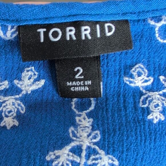 Torrid 2/18-20/2X Blue Crinkle Gauze Flutter Sleeve Blouse - Picture 7 of 9